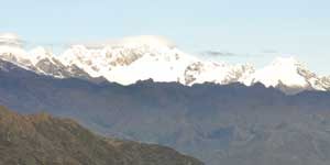 Sneeuwbedekte bergtoppen, uitzicht tijdens de Inca Trail