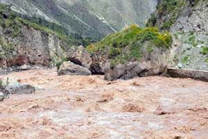 kolkende urubamba rivier bij machu Picchu