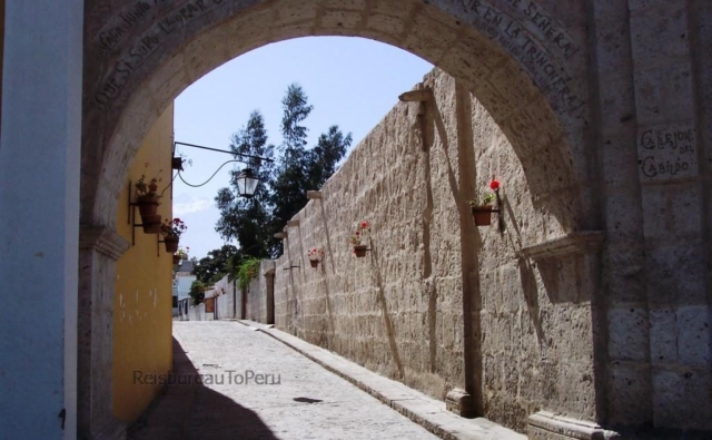 Callejon del Cabildo, Klooster van Santa Catalina