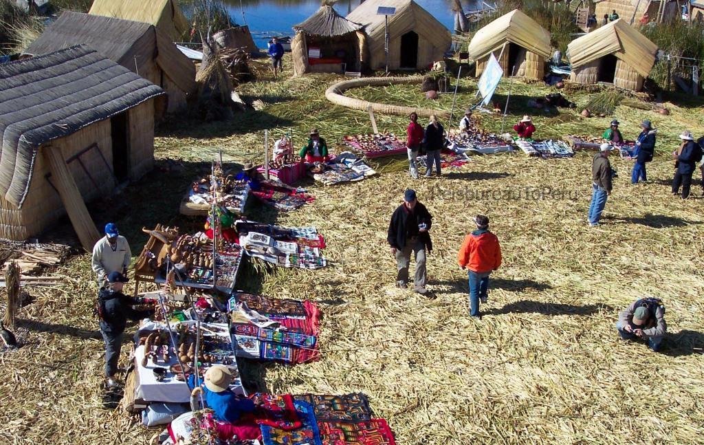 Marktkraampjes op de Uros eilanden, Titicacameer