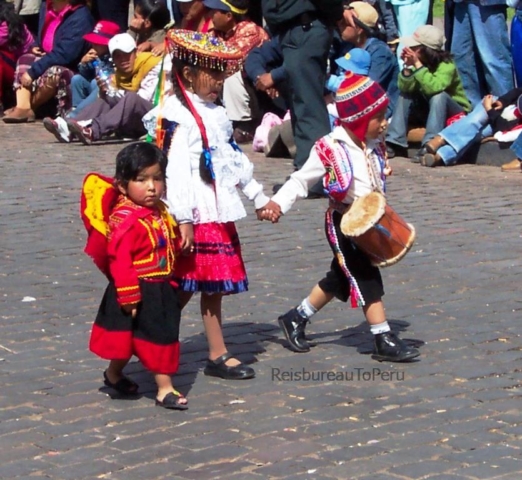 Verklede kinderen tijdens Inti Raymi feest Cuzco
